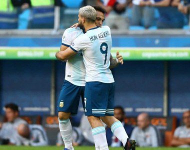 Fútbol: Argentina cumple, vence a Qatar y califica a la siguiente fase